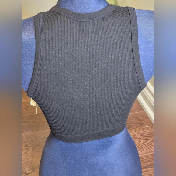 Black Ribbed Sleeveless Tank Top - Picture 2 of 7